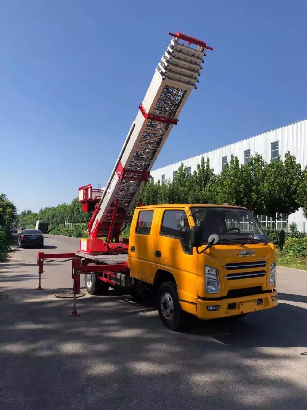 绍兴柯桥附近的云梯车出租服务：轻松解决高空作业需求